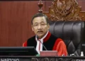 MK Tolak Uji Materi Pasal 256 KUHP soal Kewajiban Pemberitahuan Demo 3 Mahkamah Konstitusi (MK) menyatakan tidak menerima uji materi Hasto Kristiyanto terkait Pasal 21 UU Tipikor soal perintangan penyidikan karena kehilangan objek perkara.