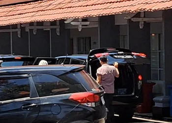 KPK menggeledah sejumlah ruangan di kompleks Setda Cilacap termasuk ruang kerja Bupati terkait dugaan pemerasan permintaan THR.