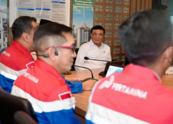 Menko Polkam Djamari Chaniago meninjau Kilang Pertamina Balikpapan untuk memastikan pasokan BBM aman jelang Idulfitri 1447 H.