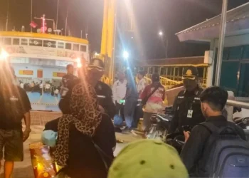 Program mudik gratis Pemprov Jatim memberangkatkan 331 penumpang dan 122 motor dengan kapal feri dari Pelabuhan Jangkar Situbondo menuju Pulau Raas, Madura.