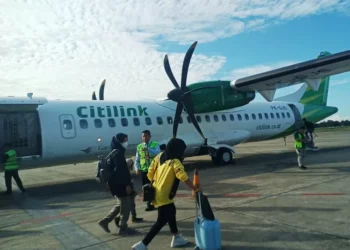 Mobilitas 10.000 pekerja IKN menjadi pemicu lonjakan penumpang di Bandara SAMS Sepinggan Balikpapan pada arus mudik Lebaran 2026.