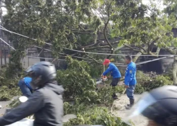 Sebanyak 129 rumah di Kota Cimahi rusak diterjang angin puting beliung pada Jumat (6/3/2026).
