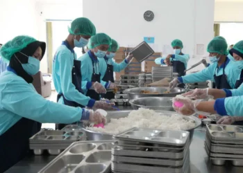 Efisiensi Program Makan Bergizi Gratis (MBG) menjadi 5 hari per minggu berpotensi menghemat anggaran hingga Rp40 triliun per tahun, menurut Menkeu Purbaya Yudhi Sadewa.