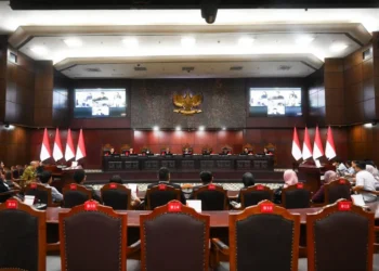 Mahkamah Konstitusi (MK) ubah Pasal 21 UU Tipikor terkait "obstruction of justice" agar tidak menimbulkan kriminalisasi berlebihan dan memberikan kepastian hukum.