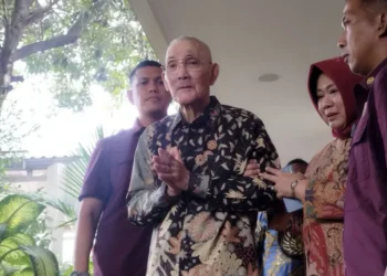 Wapres ke-6 RI Try Sutrisno meninggal dunia di RSPAD Gatot Soebroto Jakarta, jenazah dimakamkan di TMP Kalibata.