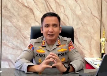 Puluhan warga Lebak menjadi korban penipuan travel umrah bodong dengan total kerugian Rp728 juta, polisi masih menyelidiki kasus dan memburu pelaku.