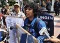 Pihak Andrie Yunus Tolak Hadiri Sidang Perdana Kasus Air Keras di Pengadilan Militer 2 Pihak Andrie Yunus menolak hadir di sidang perdana kasus penyiraman air keras di Pengadilan Militer, minta perkara disidangkan di peradilan umum.