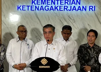 Menaker Yassierli mengimbau perusahaan swasta, BUMN, dan BUMD menerapkan WFH satu hari per minggu guna hemat energi dan tingkatkan produktivitas kerja.