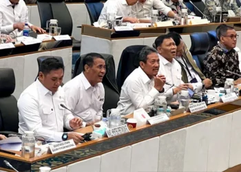Mentan Amran Sulaiman pastikan stok beras nasional 4,6 juta ton aman untuk 10–11 bulan, siap untuk hadapi El Nino dan tekanan geopolitik global.