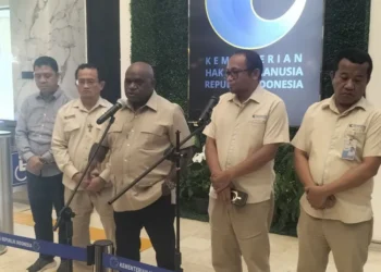 Menteri HAM Natalius Pigai menyebut 15 warga sipil meninggal dan tujuh luka-luka akibat baku tembak antara aparat dan TNPPB di Puncak, Papua Tengah.