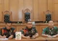 Sidang Pembunuhan Kepala KCP Bank di Jakarta, Oditur Siapkan 17 Saksi 3 Oditur Militer menyiapkan 17 saksi dalam sidang kasus pembunuhan Kepala KCP bank di Jakarta yang melibatkan tiga oknum prajurit TNI.