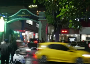 KPK memeriksa belasan pejabat OPD Pemkab Tulungagung di Mapolres usai OTT Bupati Gatut Sunu Wibowo.
