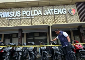 Polda Jateng membongkar sindikat penyelundupan kendaraan bodong ke Timor Leste dengan total transaksi mencapai Rp100 miliar.