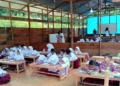220 Siswa di Nagan Raya Aceh Masih Belajar di Tenda Darurat Pascabanjir 3 Sebanyak 220 siswa SD dan SMP di Nagan Raya, Aceh masih belajar di tenda darurat pascabanjir.