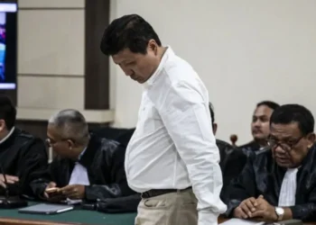 Dua bersaudara bos PT Sritex, Iwan Setiawan Lukminto dan Iwan Kurniawan Lukminto, dituntut 16 tahun penjara dalam kasus korupsi fasilitas kredit senilai Rp1,3 triliun.
