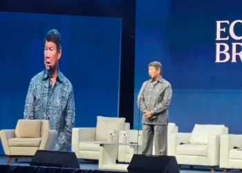 CEO Danantara Rosan Roeslani menargetkan pembelian lahan 400 meter dari Masjidil Haram untuk proyek Kampung Haji guna memudahkan jemaah haji lansia Indonesia.