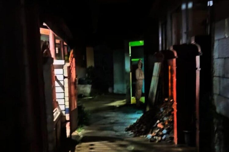 Terungkap, Foto Pocong Heboh di Bekasi Ternyata Hasil Editan Warga 1 Foto hasil rekayasa digital menyisipkan penampakan pocong yang membuat heboh
warga Kabupaten Bekasi, Jawa Barat. ANTARA/LINGKAR NETWORK.
