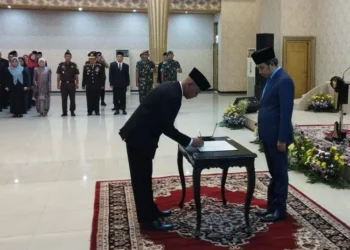 Bupati Jember Muhammad Fawait melantik Pj Sekda Achmad Imam Fauzi untuk mempercepat pembangunan daerah dan meningkatkan PAD.