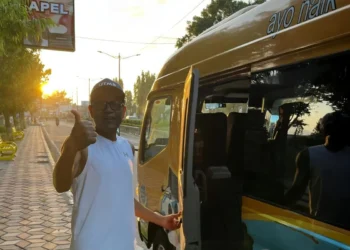 Pemkot Mataram komitmen lanjutkan program operasional bus gratis untuk pelajar dan umum, tegaskan layanan publik ini aman dari efisiensi anggaran.