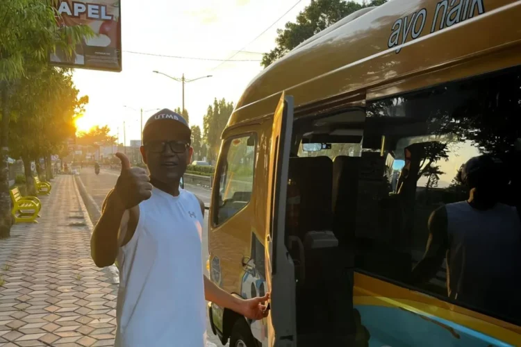 Pemkot Mataram komitmen lanjutkan program operasional bus gratis untuk pelajar dan umum, tegaskan layanan publik ini aman dari efisiensi anggaran.
