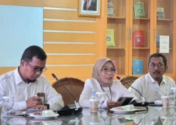 Kemendikdasmen Tegaskan Tidak Ada PHK Massal Guru Non-ASN di 2026 16 Kemendikdasmen menegaskan tidak ada PHK massal terhadap 237.196 guru non-ASN yang terdata di Dapodik dan tetap mengajar hingga akhir 2026.