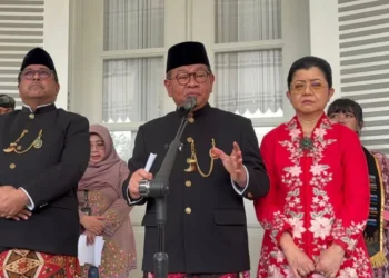 Pemprov DKI Jakarta bekerja sama dengan Danantara membangun dua PLTSa di Bantargebang dan Kamal Muara untuk mengatasi sampah sekaligus menghasilkan energi listrik.