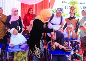Gubernur Jatim Khofifah Indar Parawansa meluncurkan 40 Sekolah Berintegritas untuk memperkuat pendidikan karakter dan budaya kejujuran siswa.