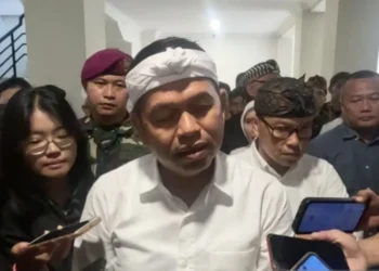 Gubernur Jabar Dedi Mulyadi (KDM) usulkan 70 persen pajak tambang dikembalikan ke desa untuk keadilan masyarakat terdampak dan pemulihan lingkungan.
