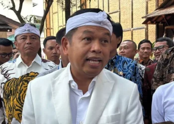 Gubernur Jawa Barat Dedi Mulyadi (KDM) memberikan bonus Rp1 miliar dari kantong pribadi untuk Persib Bandung usai juara Super League 2025/2026.