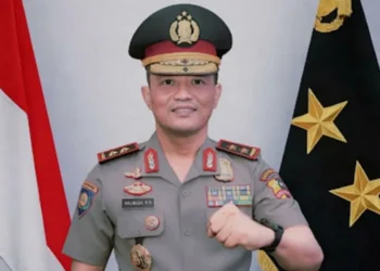 Kapolri Jenderal Listyo Sigit Prabowo menunjuk Irjen Pol Kalingga Rendra Raharja sebagai Kapolda NTB menggantikan Irjen Pol Edy Murbowo yang memasuki purnatugas.