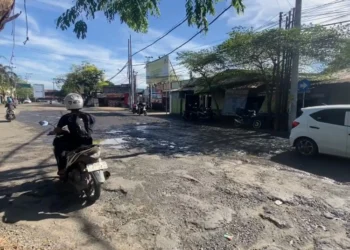 Posko Germap mencatat 13 aduan jalan rusak dari 11 kecamatan di Kabupaten Pati, kerusakan di kawasan Terminal Pati dinilai paling mendesak.