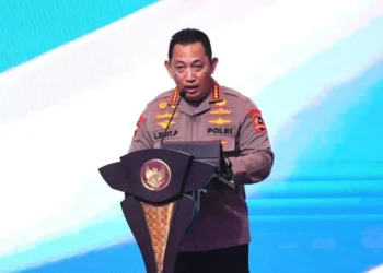 Kapolri Jenderal Listyo Sigit Prabowo melakukan mutasi 108 perwira tinggi dan menengah Polri, termasuk pergantian sembilan kapolda di berbagai daerah.