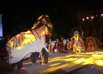 Ketua TP PKK Blora Bunda Aini promosikan budaya dan kuliner Blora di acara Mangkunegaran MakaN-MakaN Solo, penampilan barongan Singo Sari Budoyo curi perhatian.