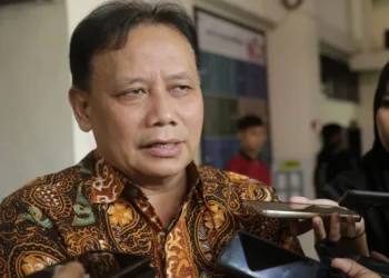 Komisi Yudisial memantau perilaku hakim dalam sidang kasus dugaan gratifikasi tiga anggota DPRD NTB untuk memastikan kepatuhan kode etik.