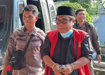 Kejari Lombok Tengah mengeksekusi mantan Bupati Lombok Tengah H. Moh. Suhaili Fadhil Thohir ke Rutan Praya setelah putusan kasasi Mahkamah Agung inkrah.