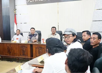 Plt Bupati Pati Risma Ardhi Chandra berencana membatalkan revisi Perda Pajak Daerah terkait UMKM setelah berdialog dengan AMPB.