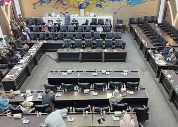 Pakar hukum Unpad Prof Romli Atmasasmita meminta DPR RI segera merevisi UU Tipikor untuk mengakhiri polemik pihak yang berwenang melakukan penghitungan kerugian negara.