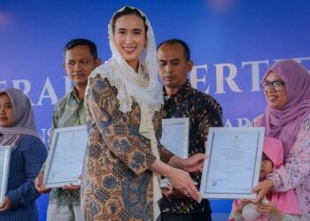 Strategi Menpar Widiyanti Perkuat Pariwisata Halal Melalui Sertifikasi UMKM Desa Wisata