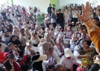 Dukung MBG, Ribuan Relawan SPPG Gelar Aksi Damai di Kantor Bupati Tangerang