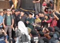 Ratusan mahasiswa menggelar aksi demo di DPRD Kota Malang, sampaikan lima tuntutan kepada pemerintahan Prabowo-Gibran.