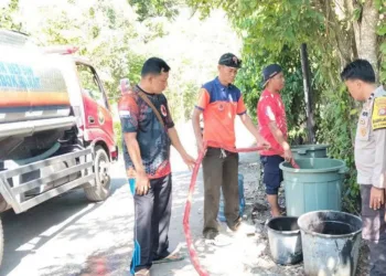 Sebanyak 4.245 KK di Kabupaten Lombok Barat terdampak krisis air bersih akibat kekeringan setelah sebulan tanpa hujan.