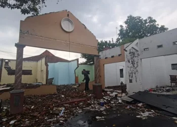 Pemkab Jepara menegaskan pembangunan rumah dinas bupati baru senilai Rp4 miliar tidak akan mengganggu atau mengurangi anggaran perbaikan jalan.