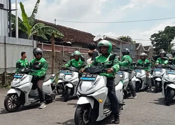 CEO Grab Indonesia Neneng Goenadi membantah rumor Grab akan hengkang dari Indonesia akibat Perpres pembatasan komisi ojol 8 persen.