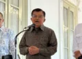 Jusuf Kalla (JK) bertemu Presiden Prabowo di Istana Merdeka, membahas investasi Rp60-70 triliun untuk proyek energi hijau.