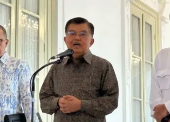 Jusuf Kalla (JK) bertemu Presiden Prabowo di Istana Merdeka, membahas investasi Rp60-70 triliun untuk proyek energi hijau.