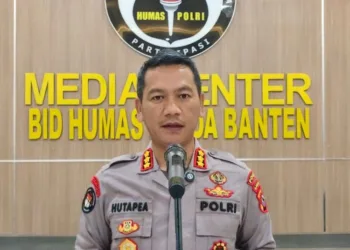 Polda Banten Bongkar Penipuan Haji Khusus, 2 Tersangka Rugikan Korban Rp7,65 Miliar 13 Polda Banten menangkap dua tersangka penipuan dan penggelapan berkedok haji khusus mujamalah yang merugikan korban hingga Rp7,65 miliar.