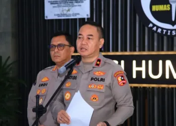 Kapolri Jenderal Listyo Sigit Prabowo melakukan mutasi besar-besaran terhadap 1.121 personel Polri, termasuk pergantian jabatan Kapolda Aceh dan Papua Barat Daya.