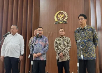 DPR menggelar rapat koordinasi bersama BI dan Menkeu Purbaya untuk menyinkronkan kebijakan fiskal dan moneter demi memperkuat nilai tukar rupiah.
