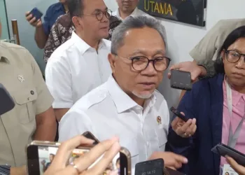 Pemerintah memberikan subsidi kedelai sebesar Rp2.000 per kg melalui Perum Bulog untuk menjaga stabilitas harga dan melindungi industri tahu-tempe nasional.