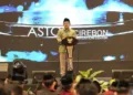175 Lulusan Pesantren Cirebon Kuliah ke China hingga Tunisia, Cak Imin Titip 3 Pesan Penting 3 Menko PM Muhaimin Iskandar melepas 175 lulusan Pesantren BIMA Cirebon yang melanjutkan kuliah ke luar negeri, menitipkan tiga bekal utama santri hadapi bonus demografi.